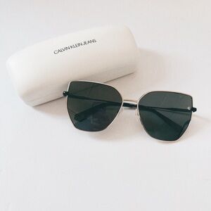 CALVIN KLEIN JEANS > Butterfly Sunglasses